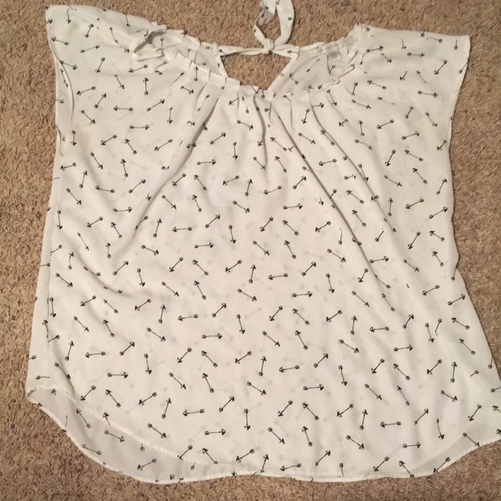 Blouse w/arrow design